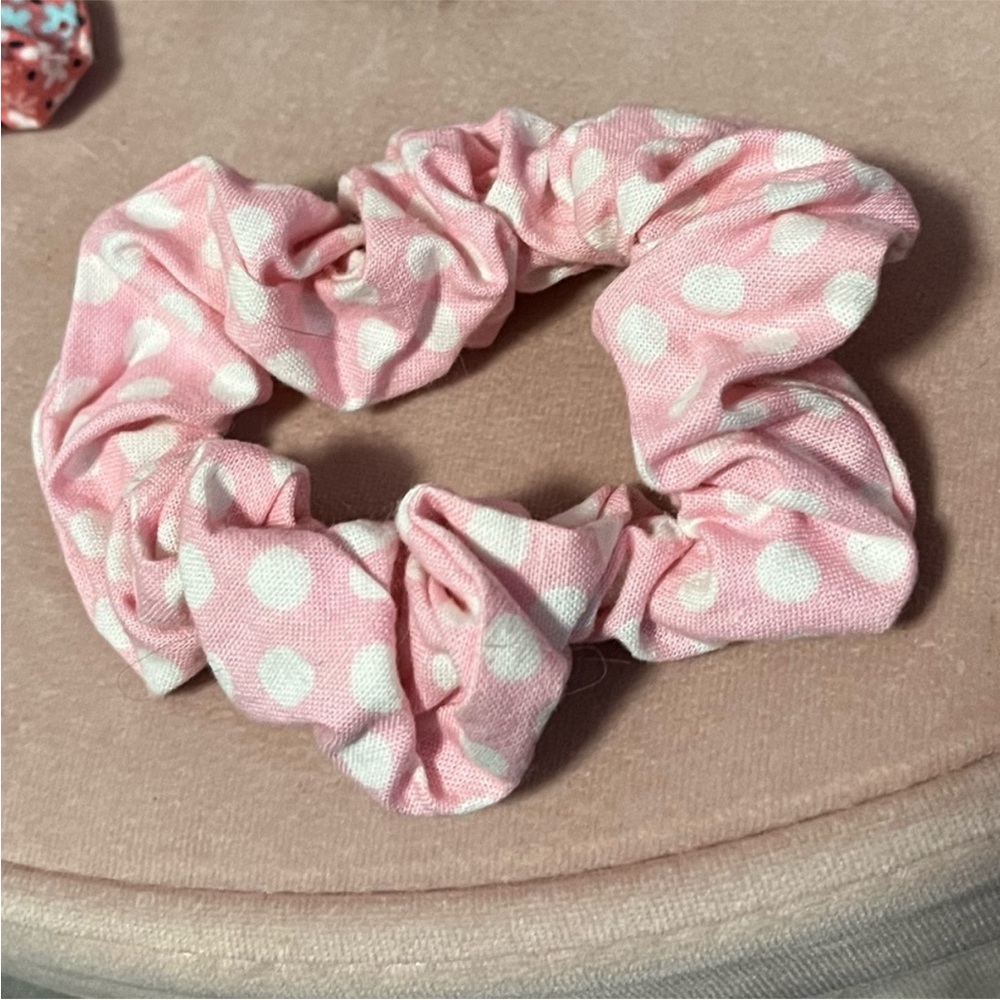Pink Scrunchie Bundle 🩷 - Picture 2 of 8